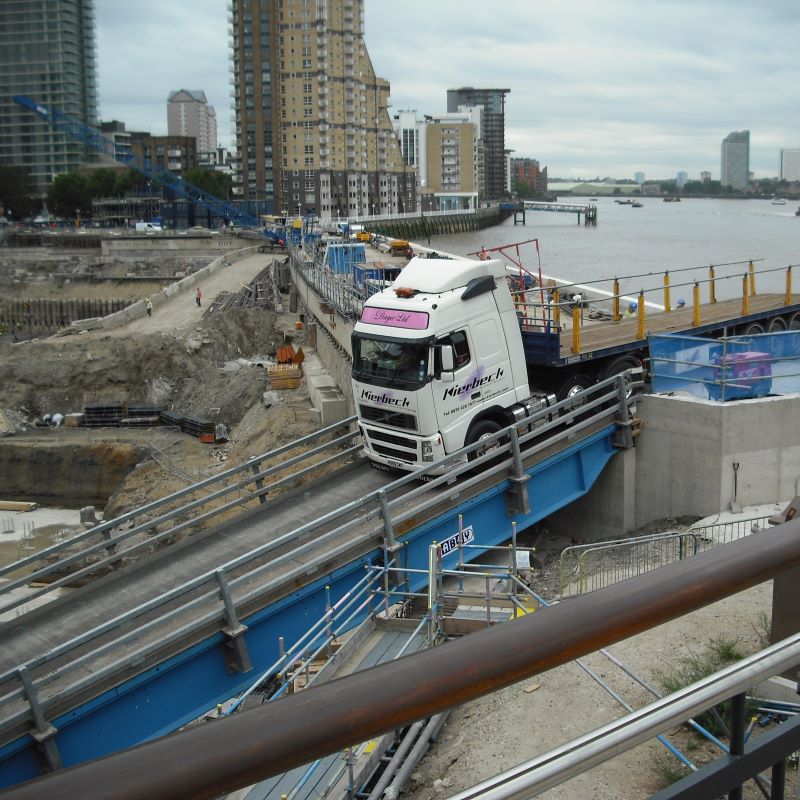 MH International vehicle beam bridge on site in canary wharf