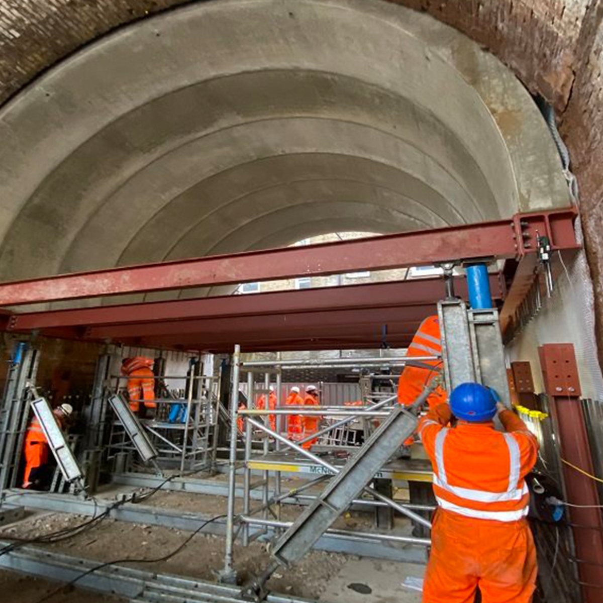 MH International plain ram jack on site in tunnel